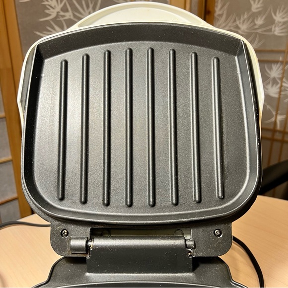 Salton George Foreman Grilling Machine Electric Contact Grill Model GR-10A White - Picture 6 of 8